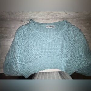 Women's V-Neck Sweater in Light Blue Cropped